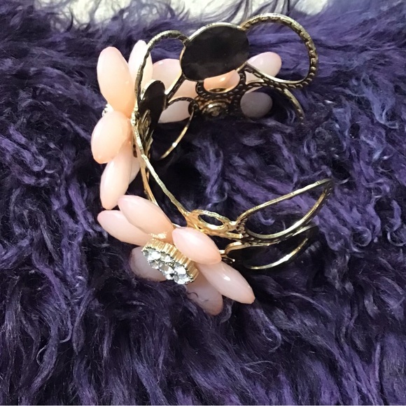 Fabulous Retro Flower Cuff Bracelet - Picture 3 of 5